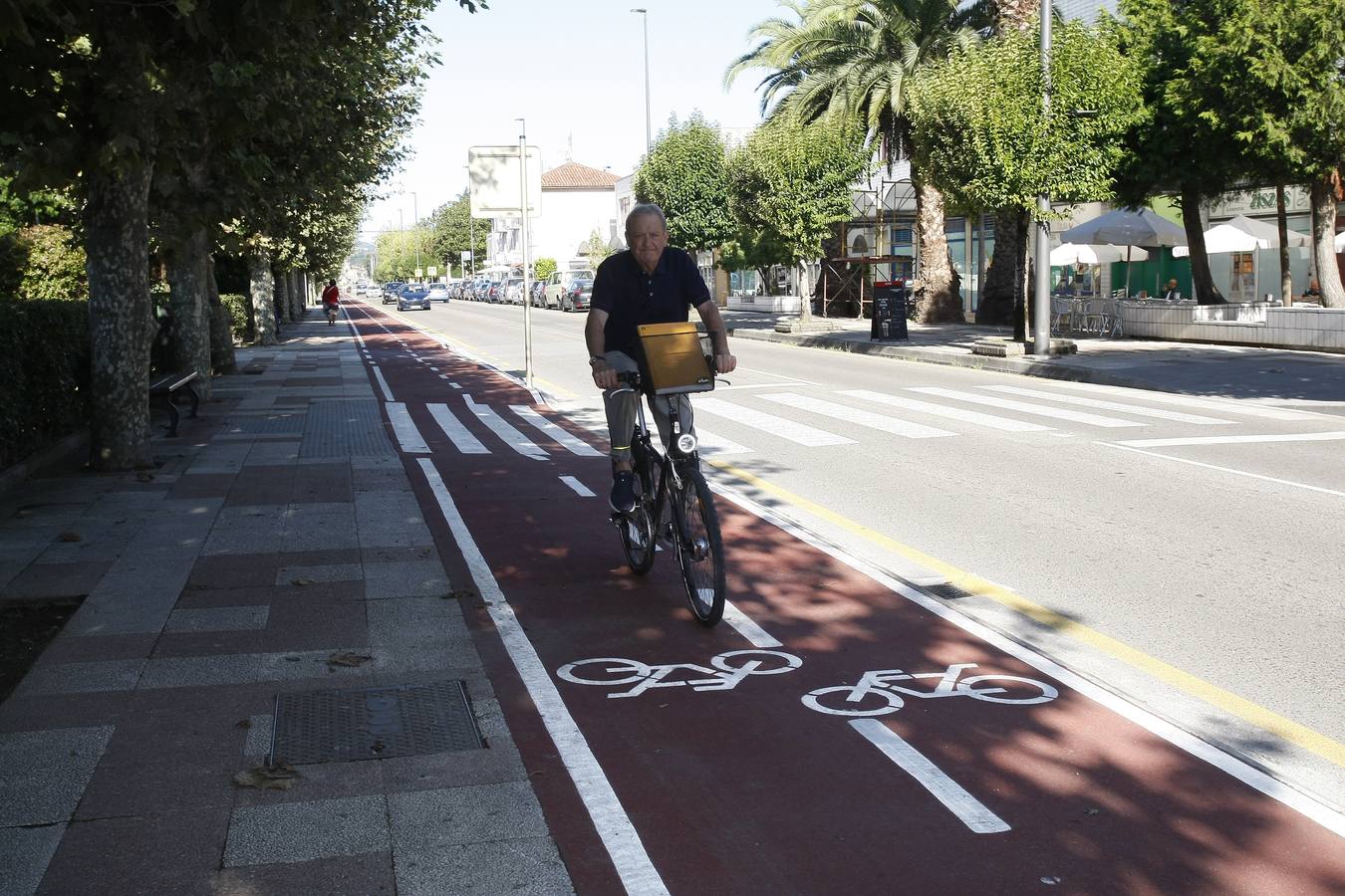 Fotos: Así es el primer carril bici que entra en la ciudad de Torrelavega