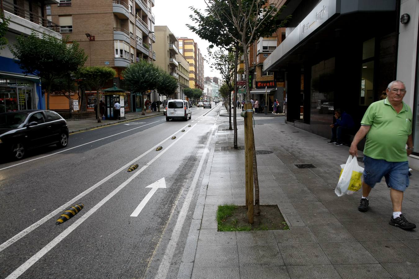 Fotos: Así es el primer carril bici que entra en la ciudad de Torrelavega
