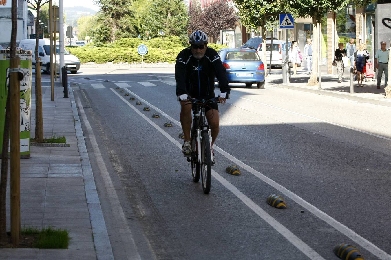 Fotos: Así es el primer carril bici que entra en la ciudad de Torrelavega