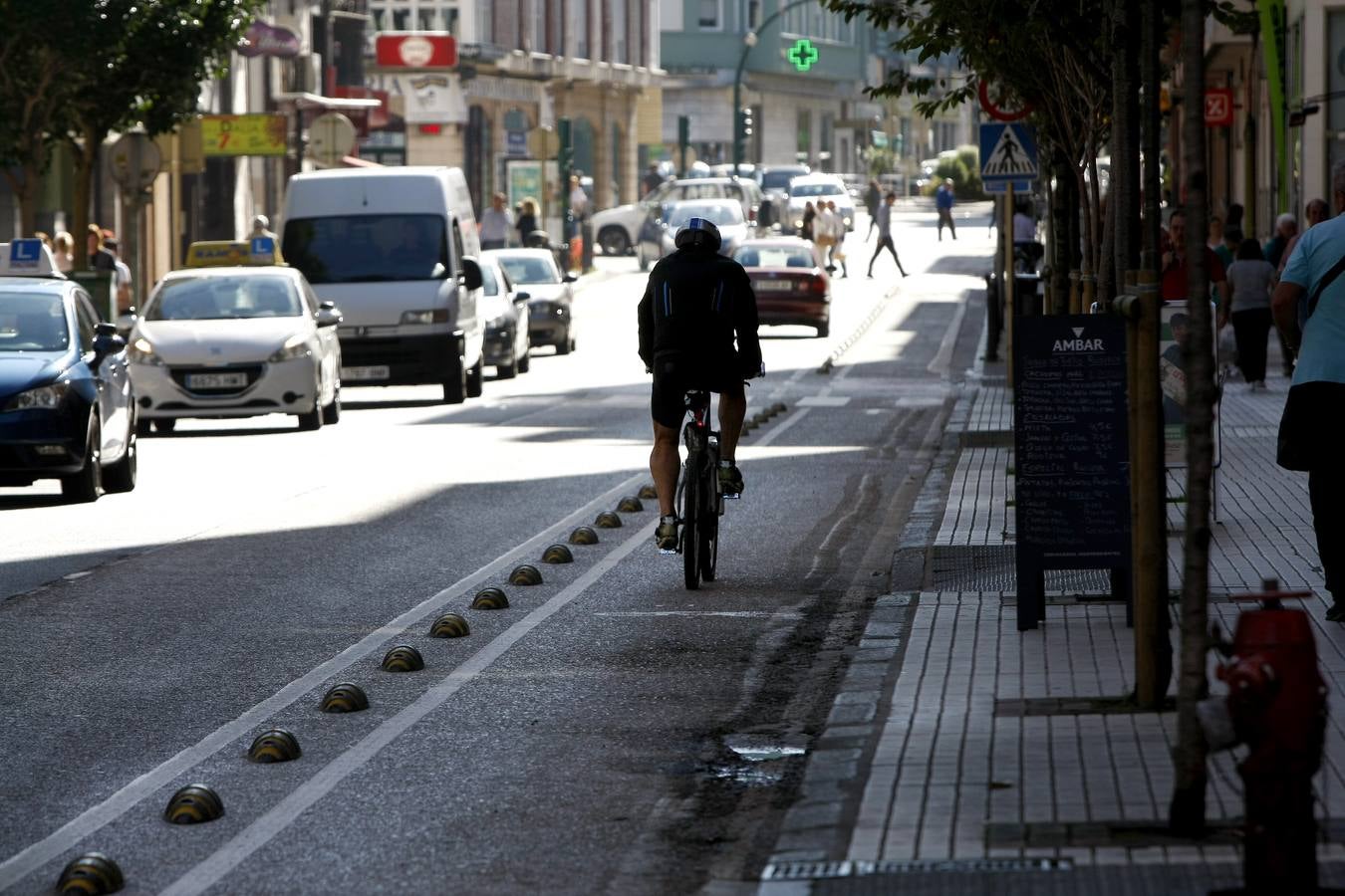 Fotos: Así es el primer carril bici que entra en la ciudad de Torrelavega