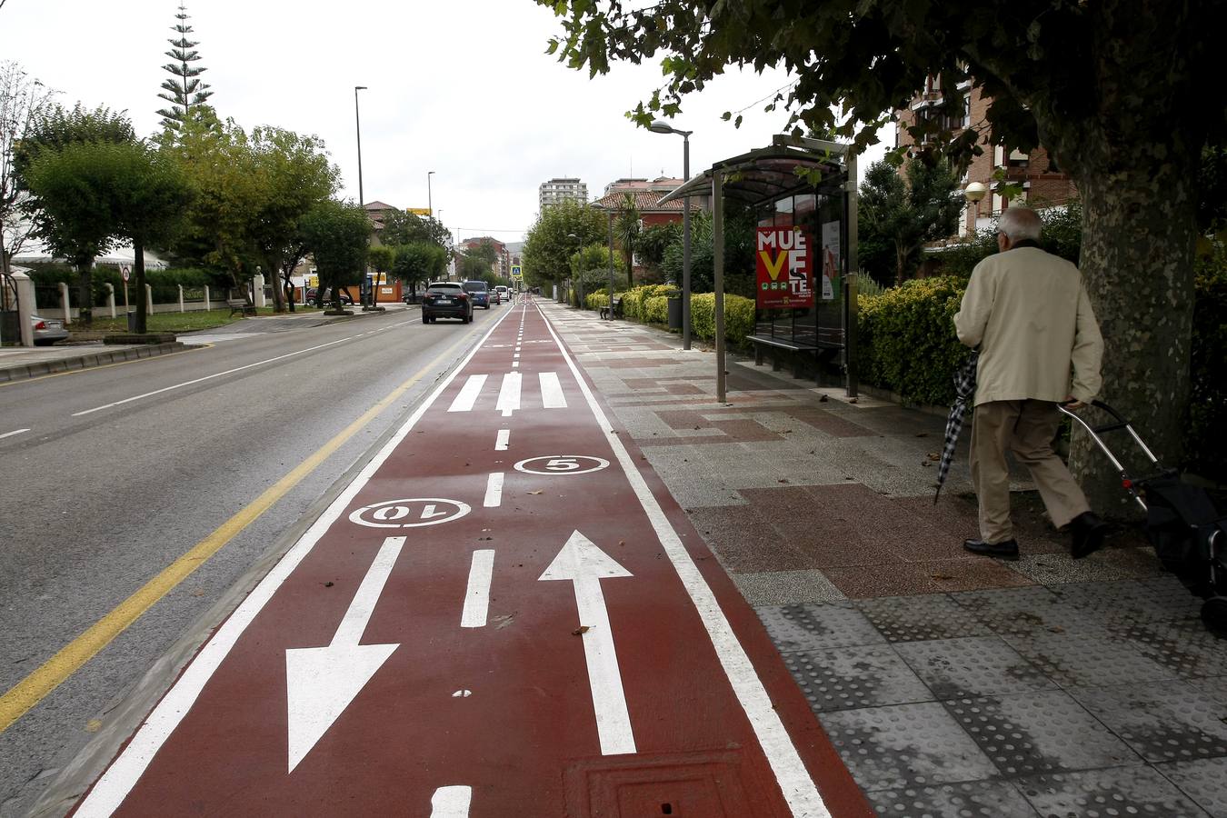Fotos: Así es el primer carril bici que entra en la ciudad de Torrelavega