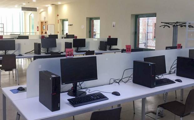 Los ordenadores de la Biblioteca Central, cinco meses fuera de servicio