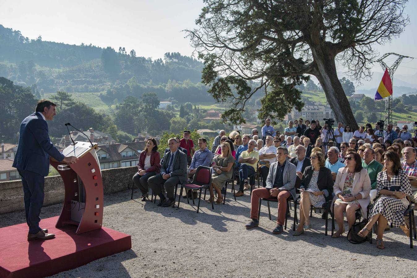 Cantabria, País Vasco y Asturias han recordado a los milicianos de la 'Lista Larrinoa', bombardeados en Ampuero en el verano de 1937