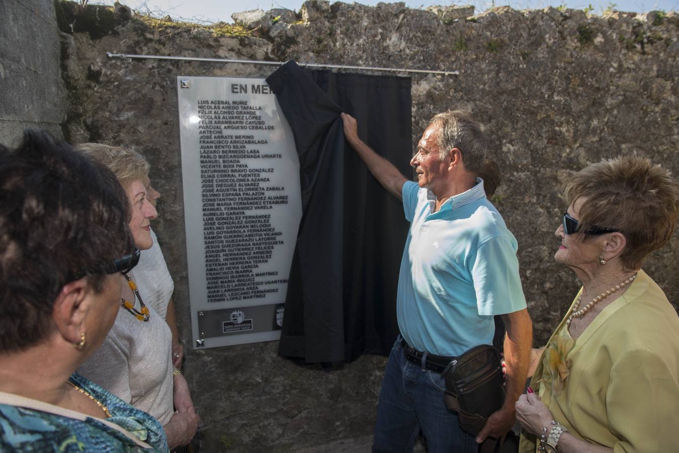Cantabria, País Vasco y Asturias han recordado a los milicianos de la 'Lista Larrinoa', bombardeados en Ampuero en el verano de 1937