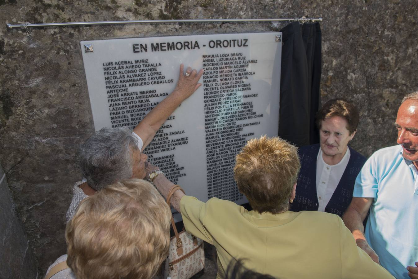 Cantabria, País Vasco y Asturias han recordado a los milicianos de la 'Lista Larrinoa', bombardeados en Ampuero en el verano de 1937