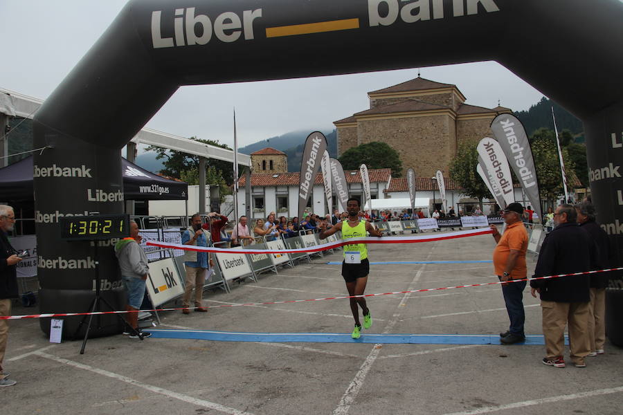 Workneh Fikire 'voló' en el Desfiladero de la Hermida