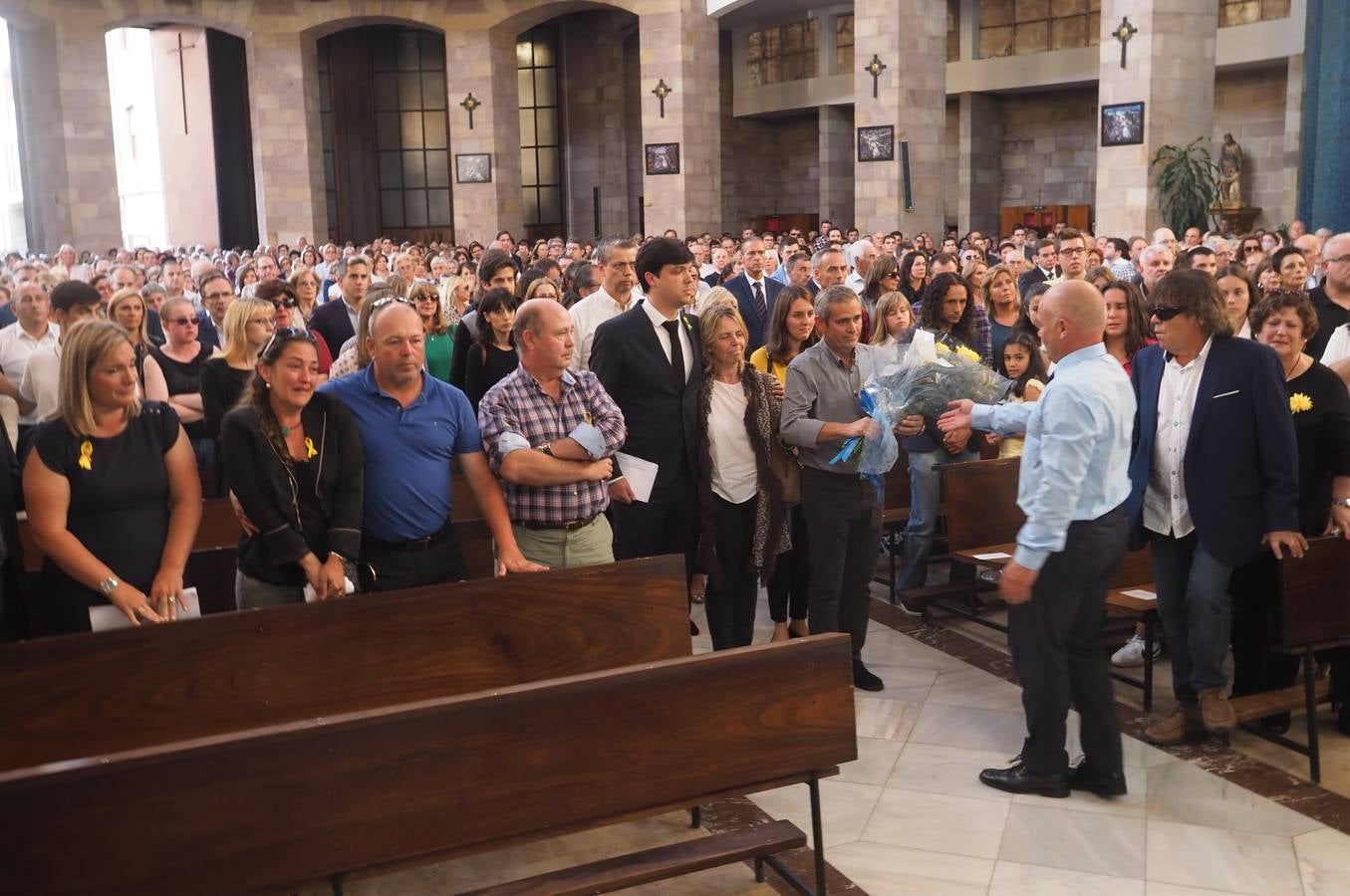 El cuerpo de la golfista cántabra Celia Baquín Arozamena, que fue asesinada el 17 de septiembre en el estado de Iowa, donde vivía, llegó ayer por la tarde a la región tras aterrizar por la mañana en Madrid, y se instaló la capilla ardiente en Torrelavega, donde este domingo por la tarde se ha celebrado el funeral, en la iglesia de la Virgen Grande.