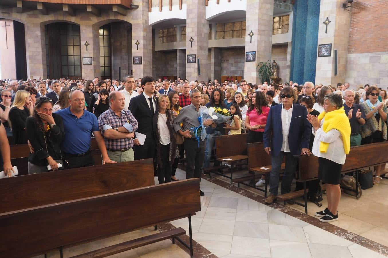 El cuerpo de la golfista cántabra Celia Baquín Arozamena, que fue asesinada el 17 de septiembre en el estado de Iowa, donde vivía, llegó ayer por la tarde a la región tras aterrizar por la mañana en Madrid, y se instaló la capilla ardiente en Torrelavega, donde este domingo por la tarde se ha celebrado el funeral, en la iglesia de la Virgen Grande.