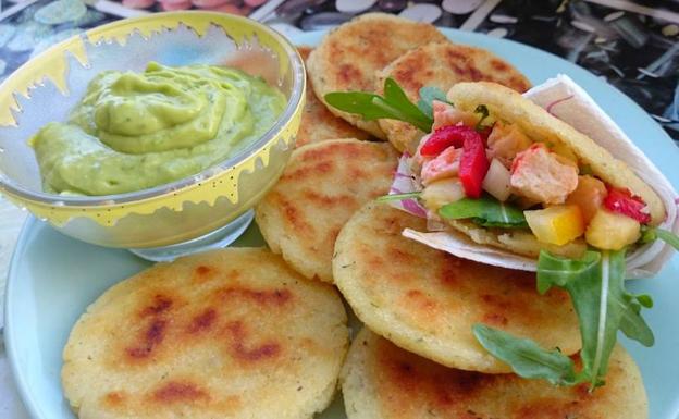 Arepas con salsa de aguacates