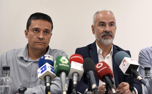 El presidente de Jusapol, Natan Espinosa (i) y el portavoz, Antonio Vázquez (d), durante la rueda de prensa que ofrecieron el pasado lunes en Madrid, después de los incidentes ocurridos el sábado, día 29 de septiembre, en Barcelona durante la manifestación convocada por esta asociación.