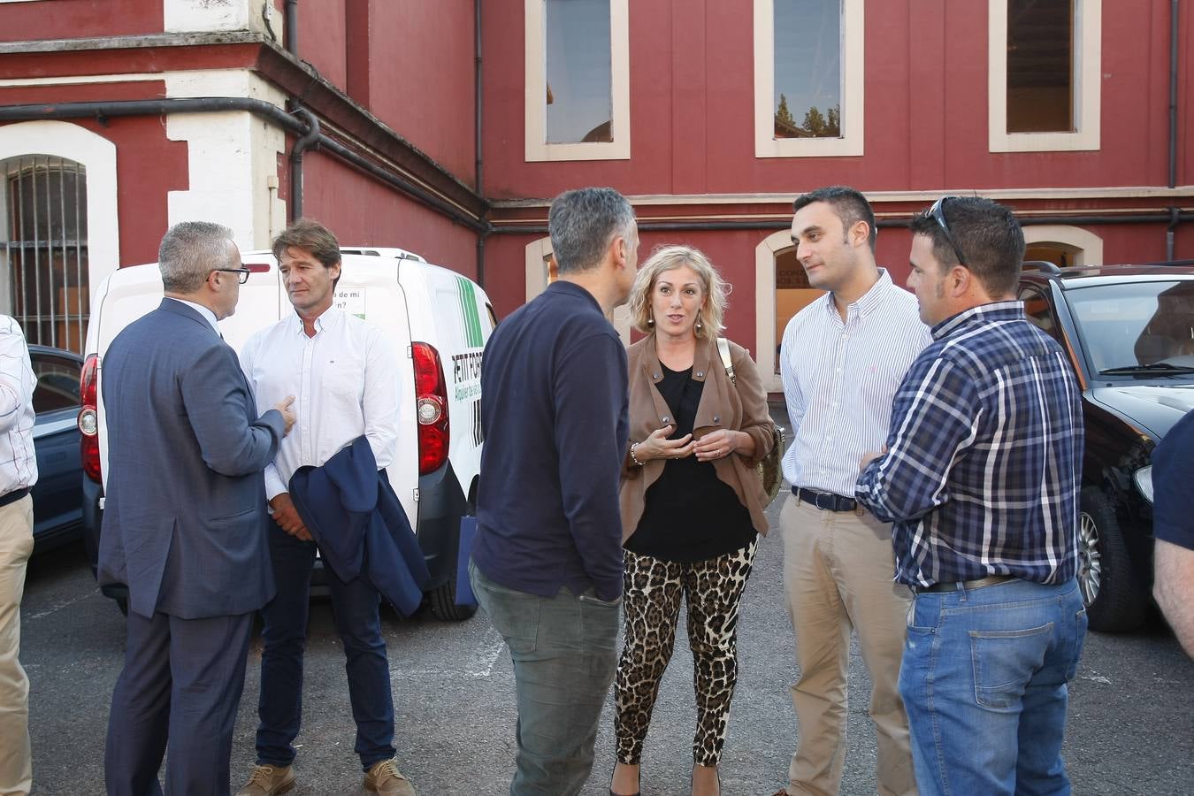 Revilla reúne en Torrelavega a alcaldes y concejales