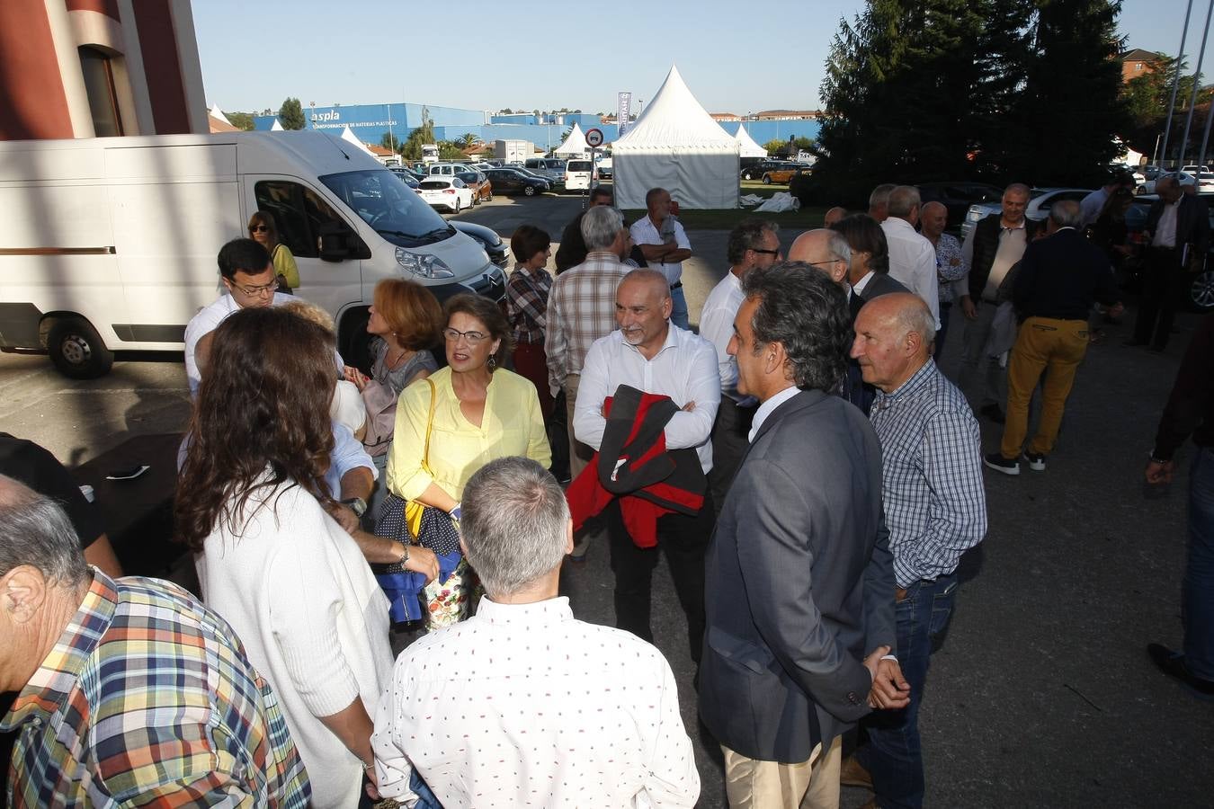 Revilla reúne en Torrelavega a alcaldes y concejales