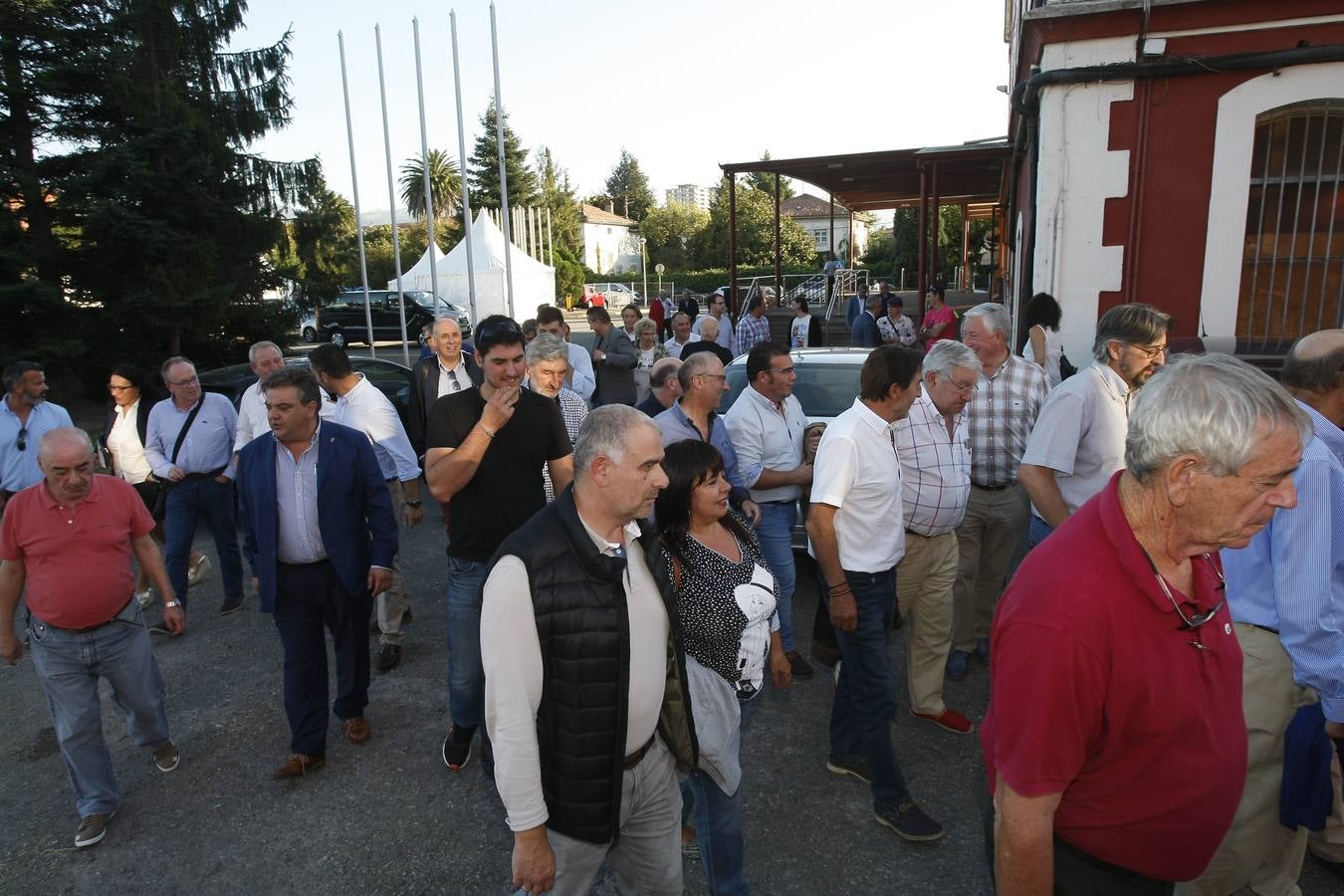 Revilla reúne en Torrelavega a alcaldes y concejales