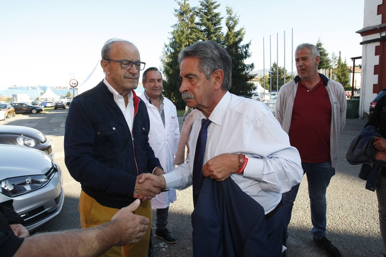 Revilla reúne en Torrelavega a alcaldes y concejales