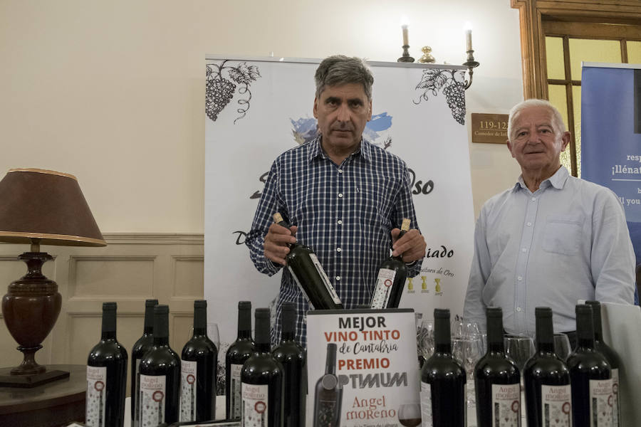 El tinto Lusía, de Cayo, y el Yenda Albariño Fermentado, de Sel D'Aiz, ganan el premio que anualmente otorgan los sumilleres