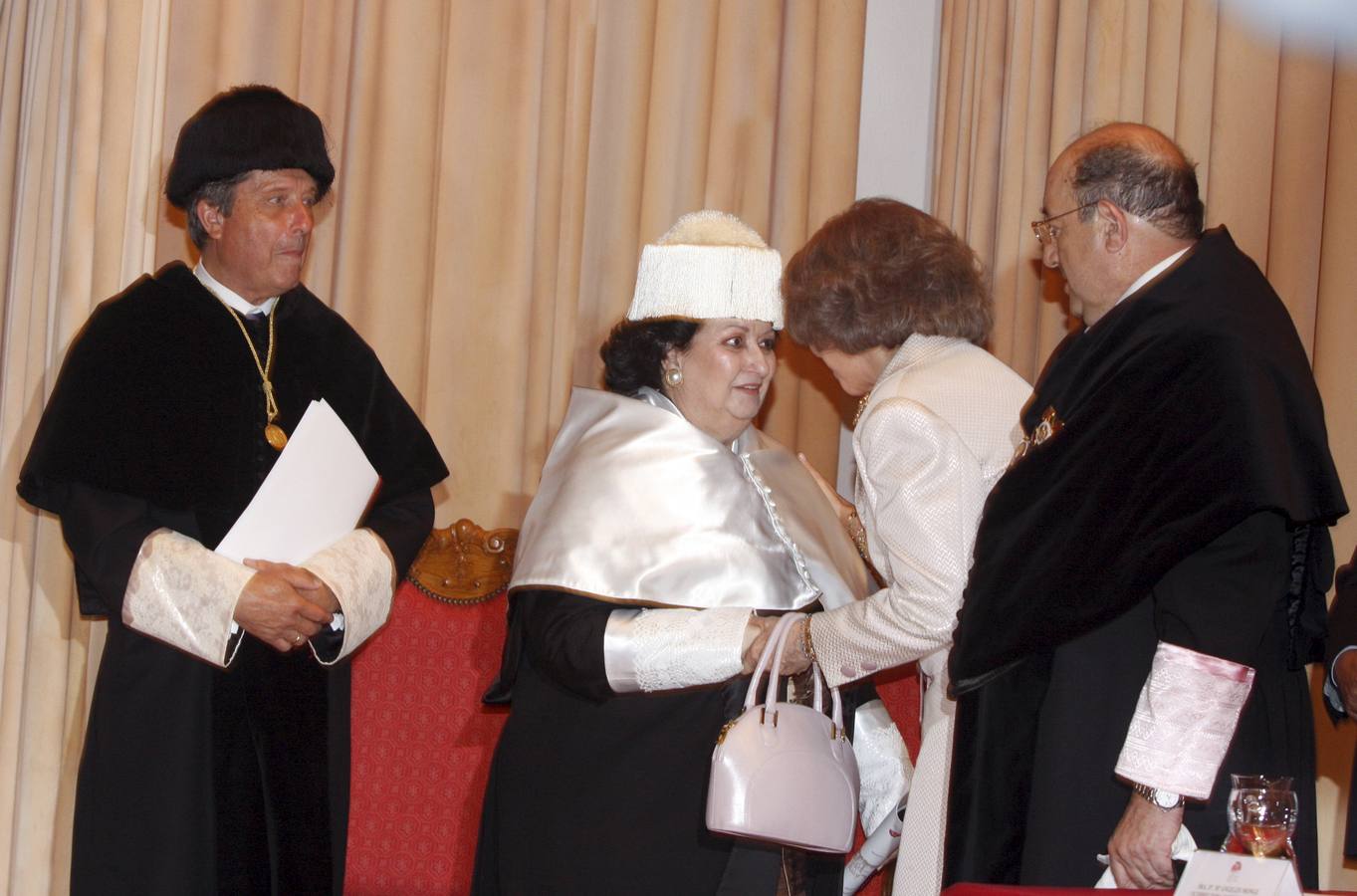 Montserrat Caballé actuó varias veces en Cantabria y estuvo vinculada a la UIMP, donde fue nombrada Doctora Honoris Causa