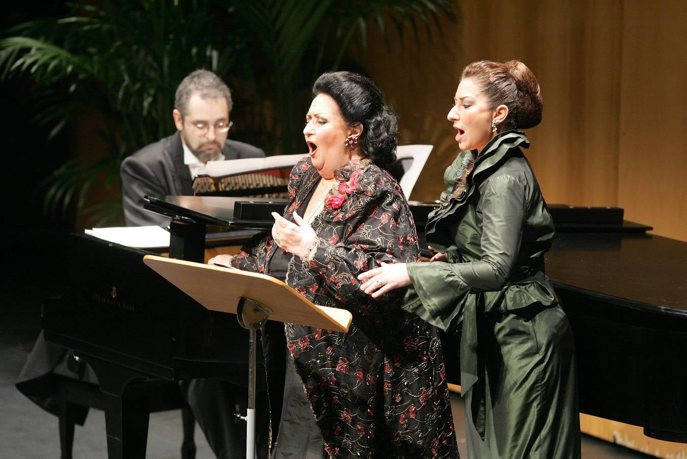 Montserrat Caballé actuó varias veces en Cantabria y estuvo vinculada a la UIMP, donde fue nombrada Doctora Honoris Causa