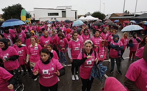 La lluvia no puede con la carrera contra el cáncer de Bezana