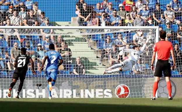 El golazo de Bardhi entró por la escuadra. 