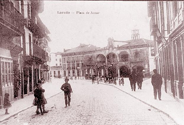 Plaza de Luis María de Aznar de Laredo en el año 1915. 