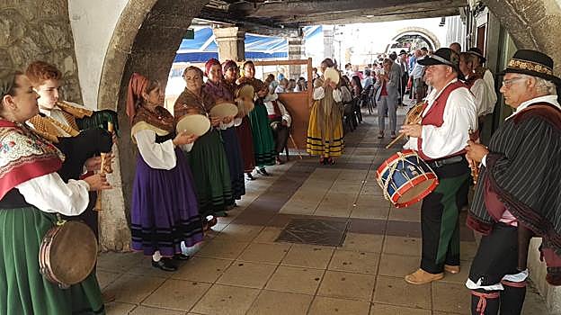 Gracias a la escuela municipal y los grupos creados, el folclore está presente en todas las celebraciones que se realizan en el municipio