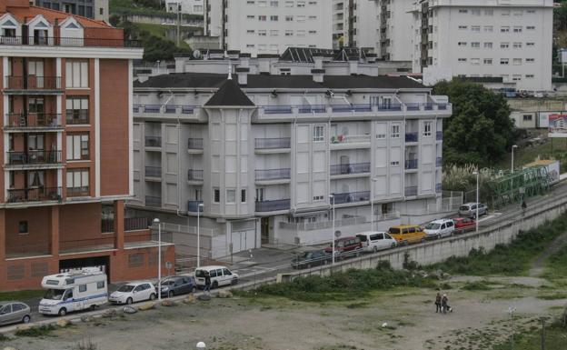 El Ministerio Fiscal solicita la demolición del edificio blanco construido por Proconor junto al Polideportivo Pachi Torre.