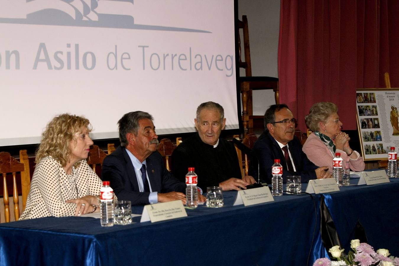 Fotos: Homenaje a los nonagenarios del Asilo de Torrelavega