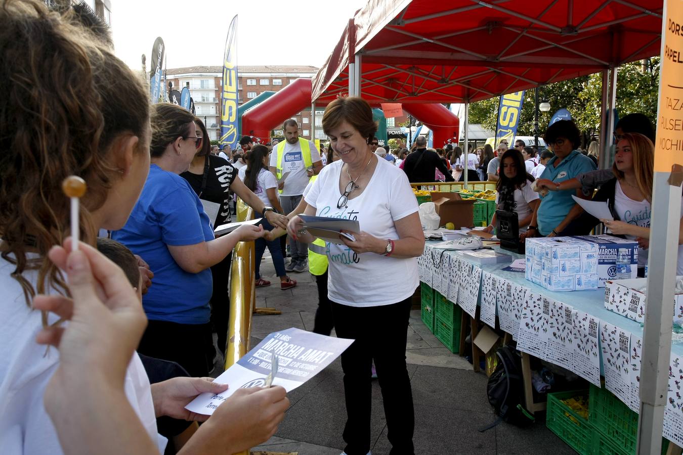 Fotos: La 31ª Marcha AMAT reúne a cientos de personas en Torrelavega 