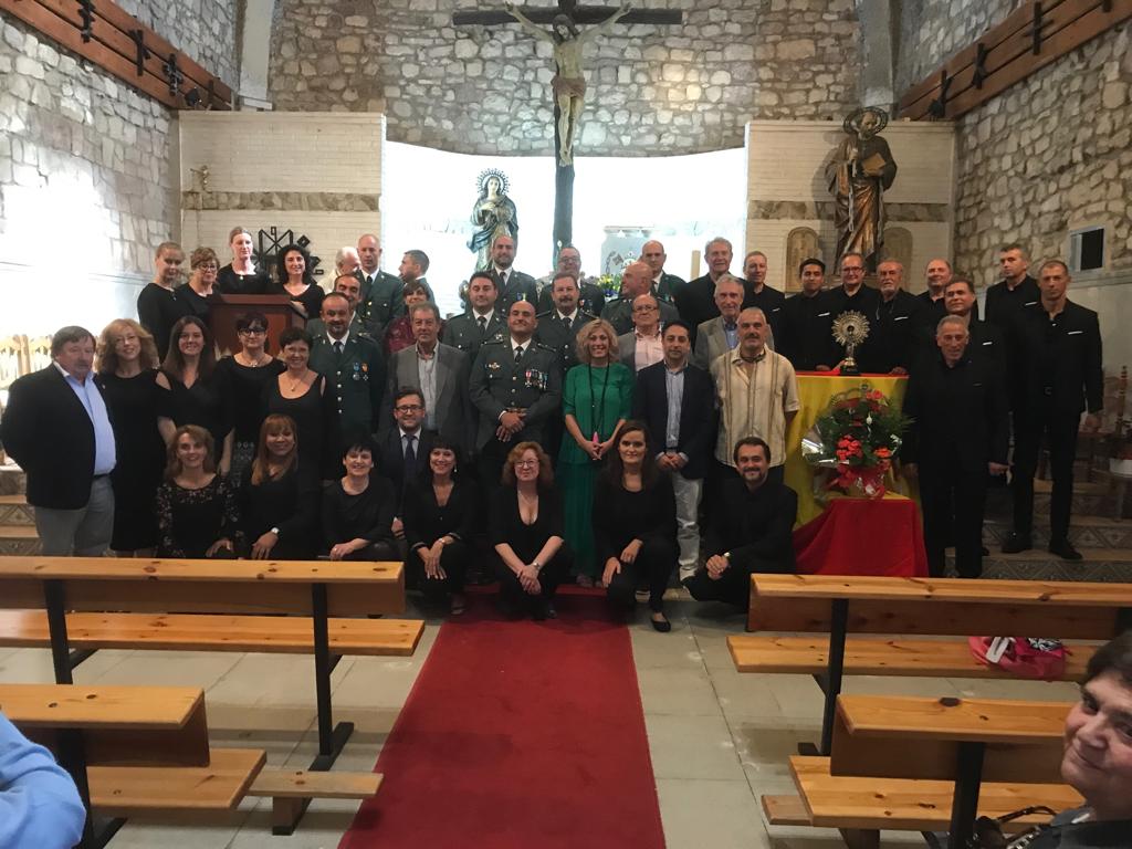 Miembros del cuertel de la Guardia Civil de Polanco, representantes intitucionales e invitados, en la celebración de su Patrona.