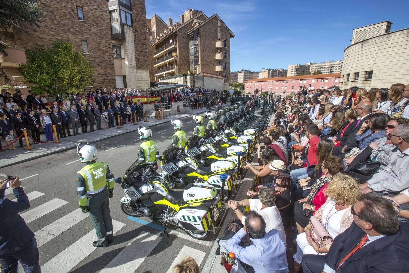 Fotos: Actos del Día del Pilar en el acuartelamiento de Campogiro