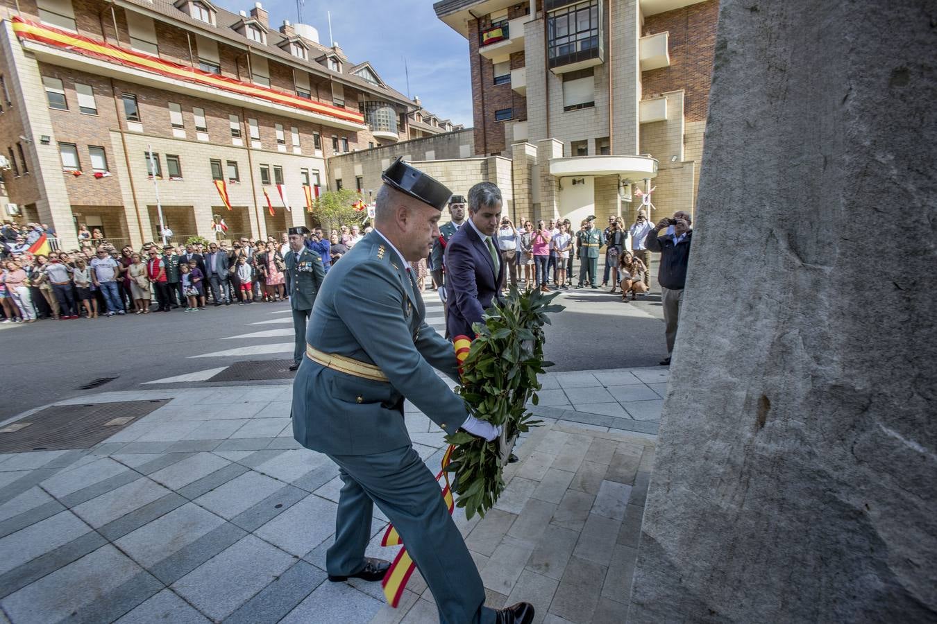 Fotos: Actos del Día del Pilar en el acuartelamiento de Campogiro