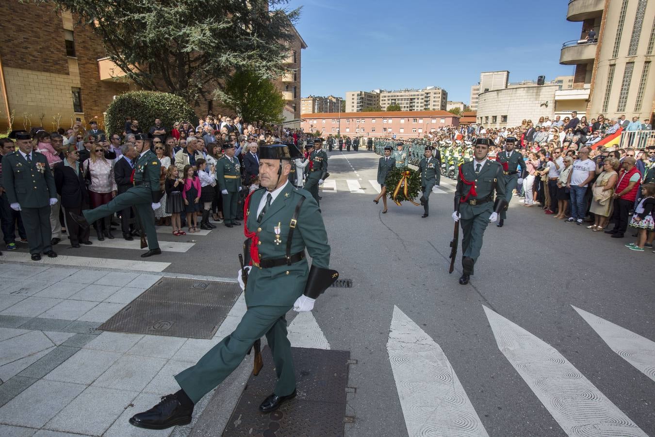 Fotos: Actos del Día del Pilar en el acuartelamiento de Campogiro