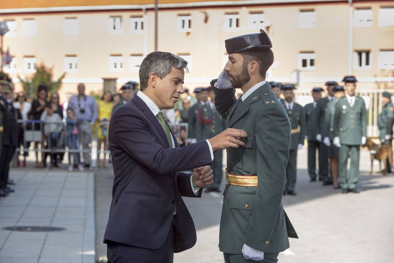 Fotos: Actos del Día del Pilar en el acuartelamiento de Campogiro