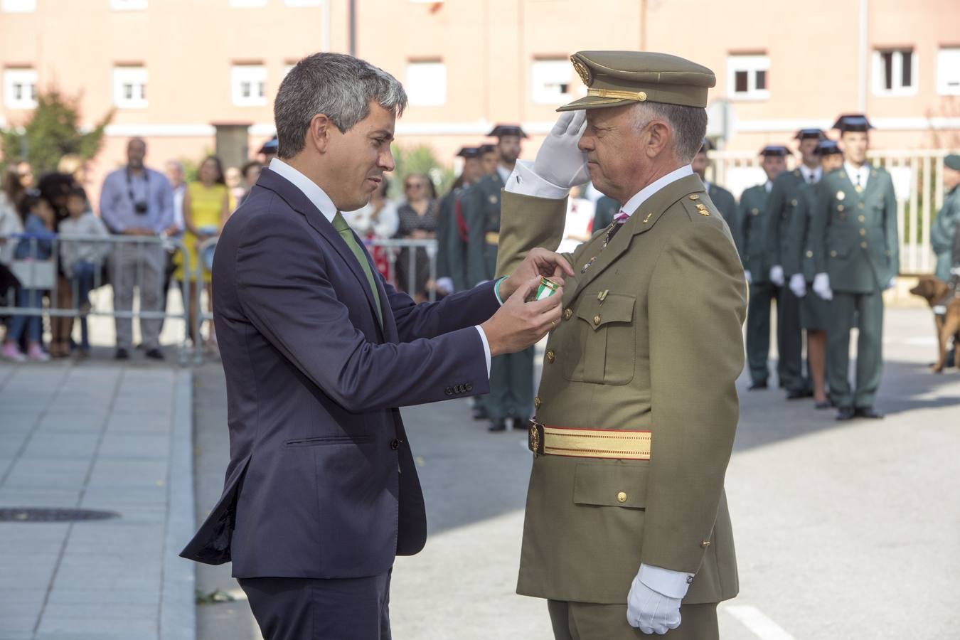 Fotos: Actos del Día del Pilar en el acuartelamiento de Campogiro