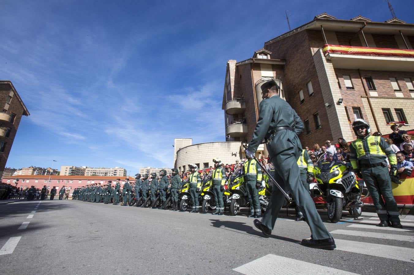 Fotos: Actos del Día del Pilar en el acuartelamiento de Campogiro