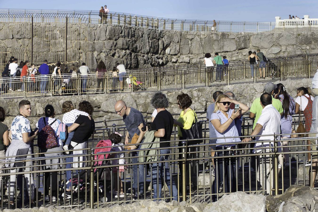 Fotos: Los turistas llenan Cantabria en este Puente del Pilar