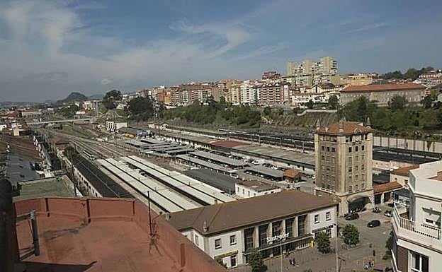 Vista general de las estaciones de Renfe y Feve en Santander.