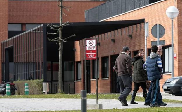 Muchos de los afectados cántabros fueron operados de desprendimiento de retina en el hospital de Sierrallana