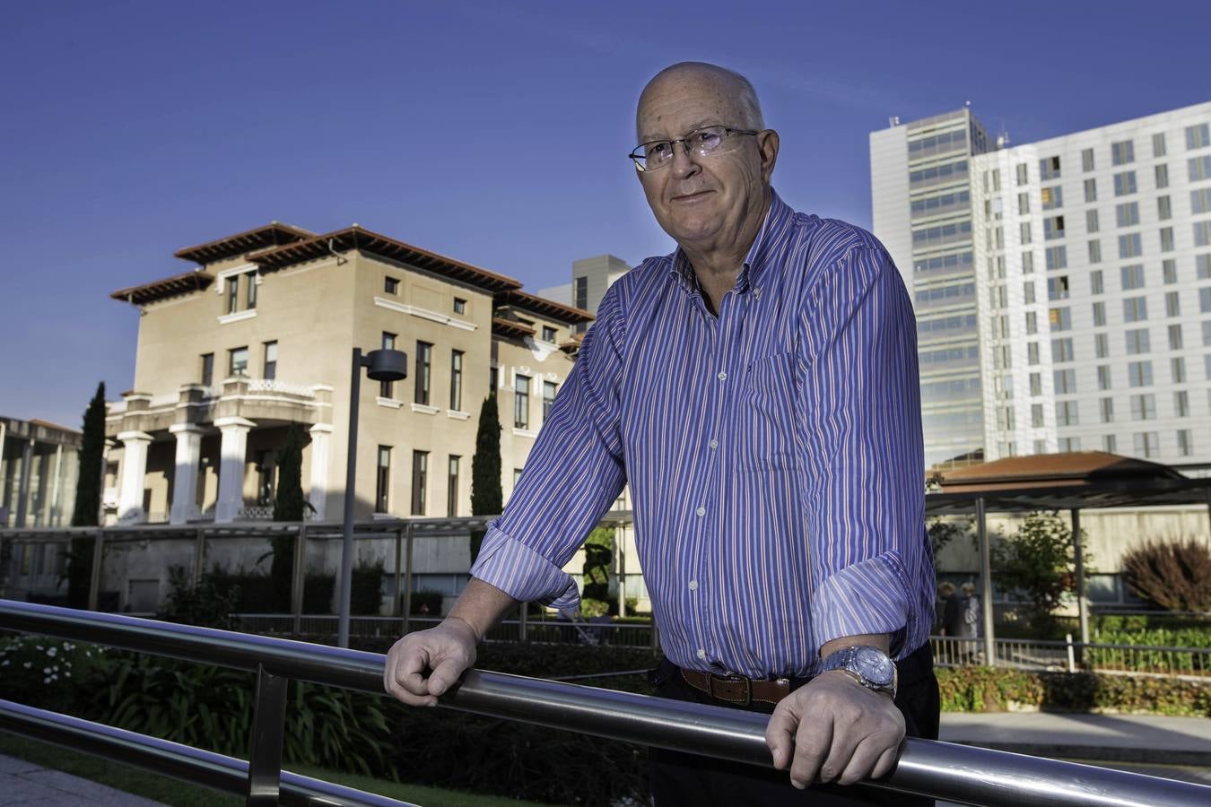 El experto en VIH de Valdecilla, Santiago Echevarría, en sus primeros días como jubilado. 