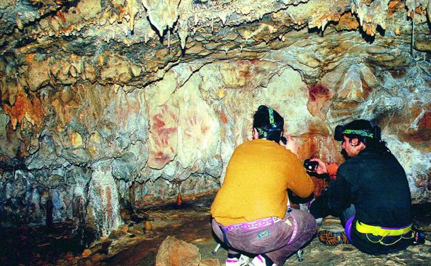 Interior de la cueva de La Garma.