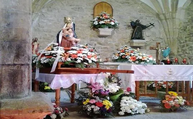 Imagen de la Virgen del Moral en la ermita de la Braña.