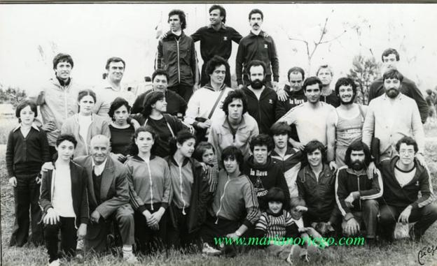 Atletas tras una competición celebrada a finales de los años setenta del siglo pasado. 