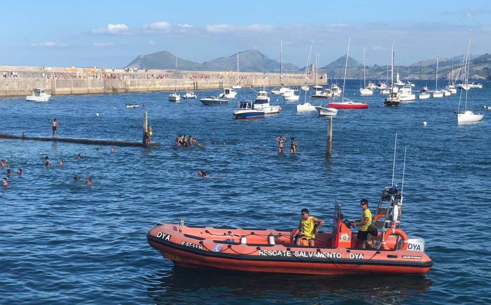 La asociación cuenta con varias embarcaciones para atender las emergencias que puedan surgir. 
