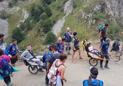 Imagen secundaria 1 - Los &#039;Arrastrasillas&#039;: cumplir el sueño de pasear por la montaña