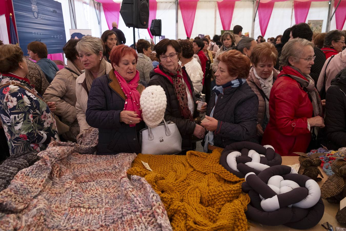 Fotos: Inauguración de la VII Feria de Mujeres Artesanas y Emprendedoras de Cantabria en Renedo de Piélagos