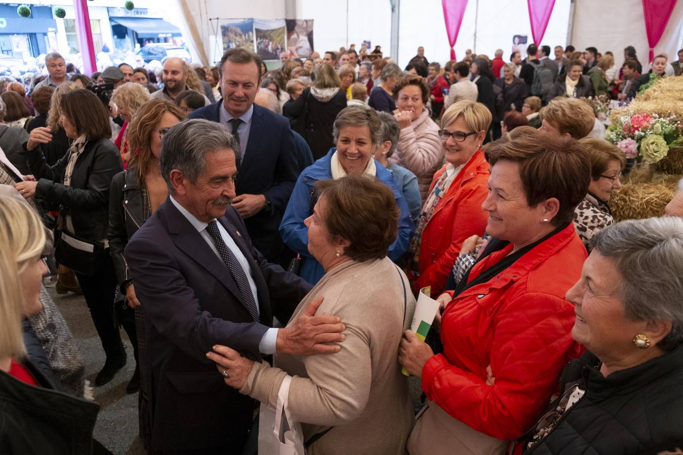 Fotos: Inauguración de la VII Feria de Mujeres Artesanas y Emprendedoras de Cantabria en Renedo de Piélagos