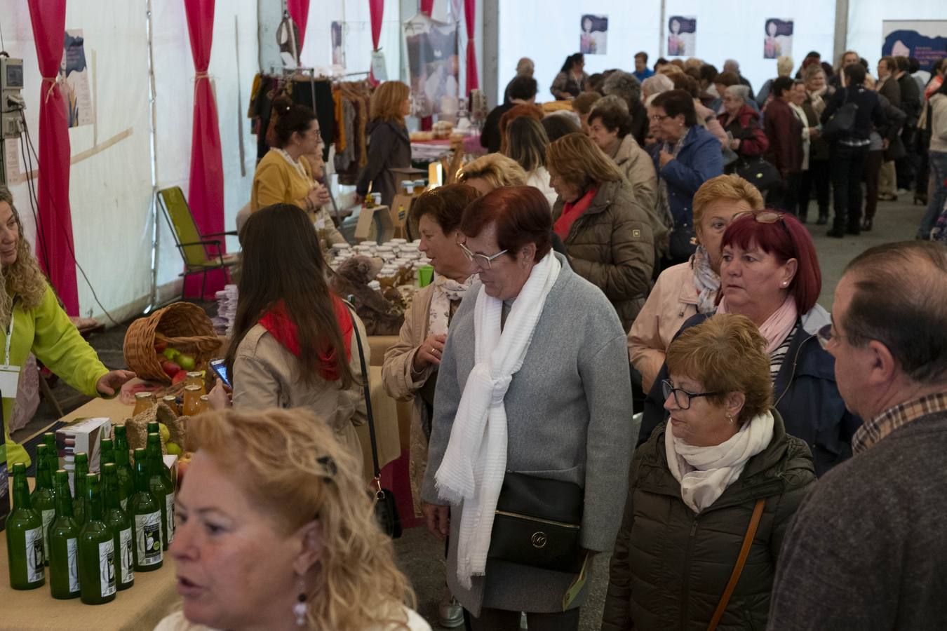Fotos: Inauguración de la VII Feria de Mujeres Artesanas y Emprendedoras de Cantabria en Renedo de Piélagos