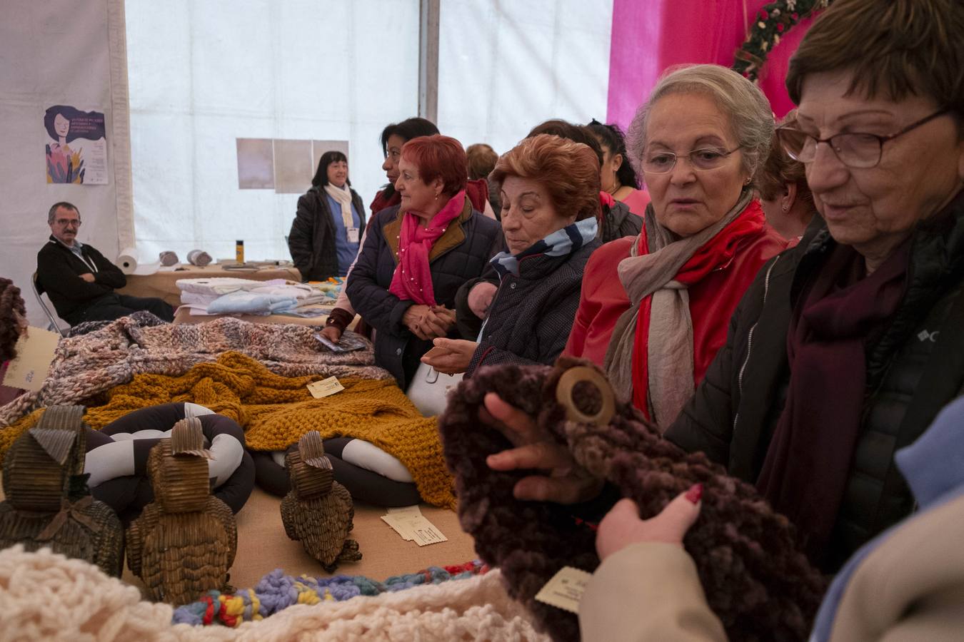 Fotos: Inauguración de la VII Feria de Mujeres Artesanas y Emprendedoras de Cantabria en Renedo de Piélagos