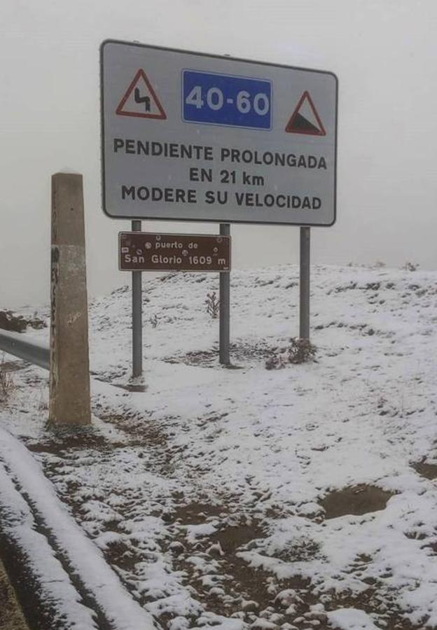 La nieve también ha llegado al puerto de San Glorio (Liébana).