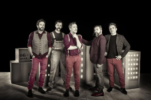 Love of Lesbian presenta su concierto teatralizado 'Espejos & espejismos'.